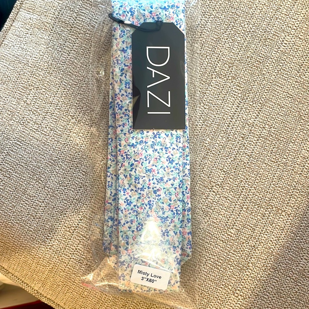 Brand new Dazi floral tie